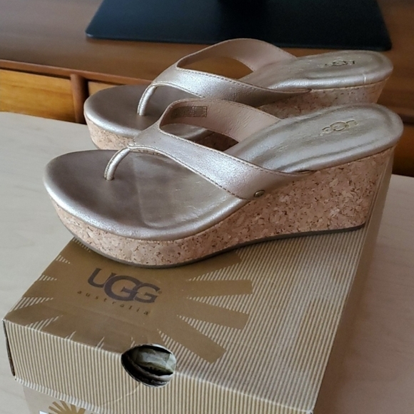 UGG Natassia Gold Wash Leather Cork Wedge Sandal - Picture 4 of 7
